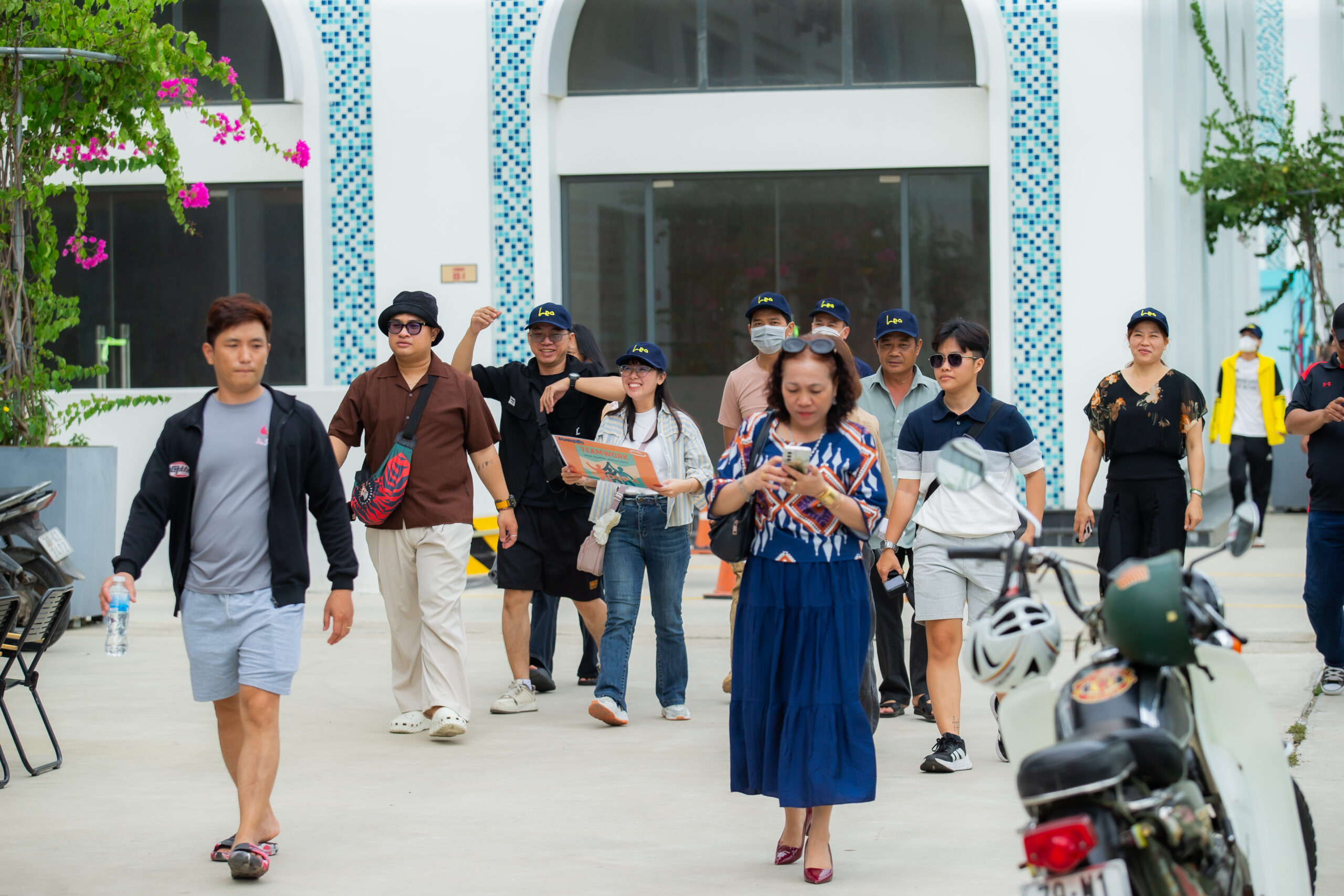 Minh Bạch Giá Tour: Giải Tỏa 6 Nỗi Lo Chi Phí Ẩn Cho Du Lịch Tuổi Cao Niên