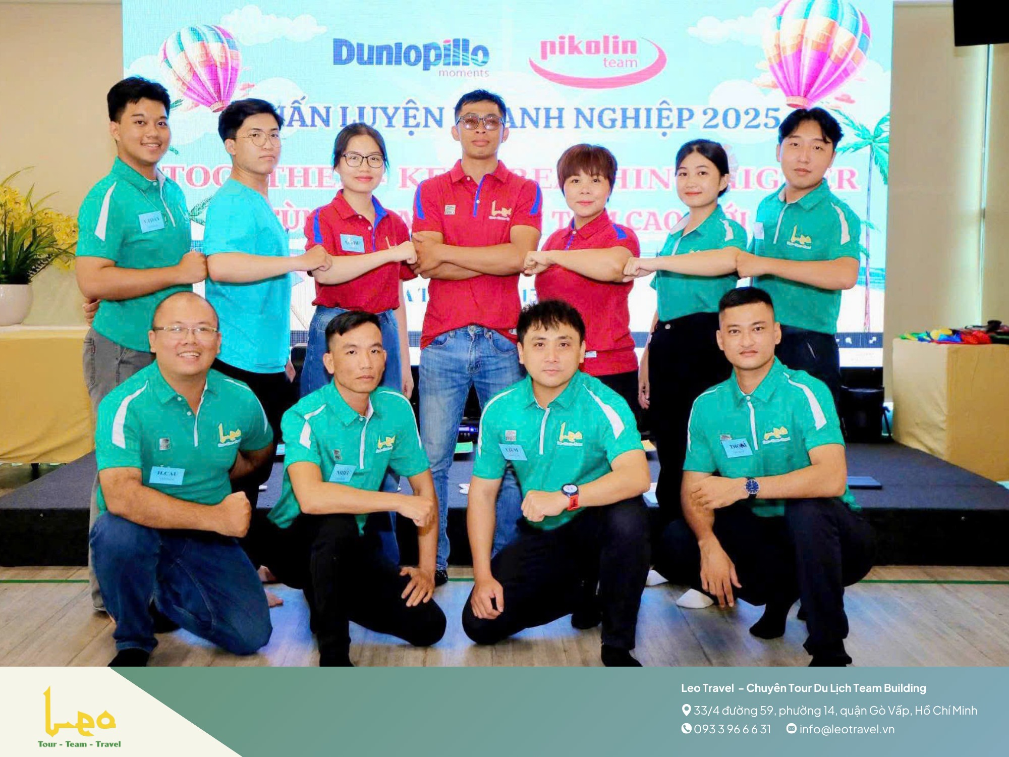 Hình ảnh đội ngũ nhân sự tham gia chương trình huấn luyện doanh nghiệp với các trò chơi team building. Hoạt động này giúp gắn kết nhân sự, tăng cường tinh thần đồng đội và phát triển đội nhóm bền vững