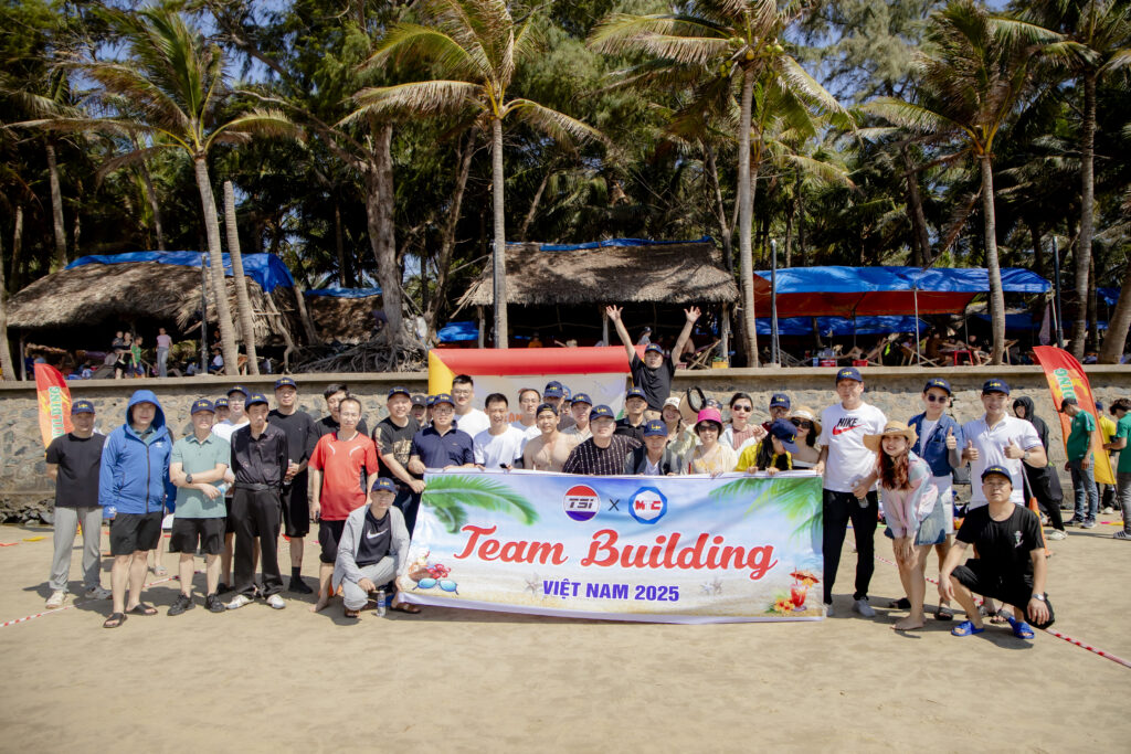 Huấn luyện doanh nghiệp Vũng Tàu với hoạt động bãi biển giúp gắn kết đội nhóm và nâng cao tinh thần đồng đội.