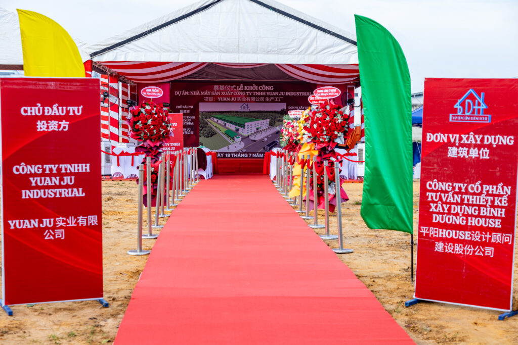 Lễ khởi công được tổ chức chuyên nghiệp với thảm đỏ