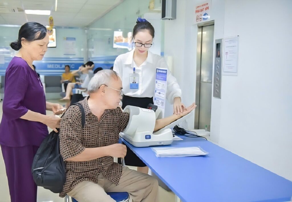 chăm sóc cá nhân trong tour du lịch trung niên